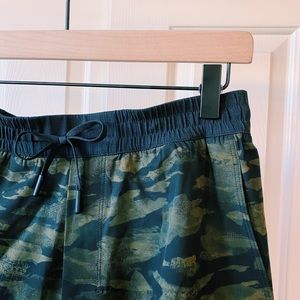LULULEMON CHANNEL CROSS SWIM SHORT *CAMO